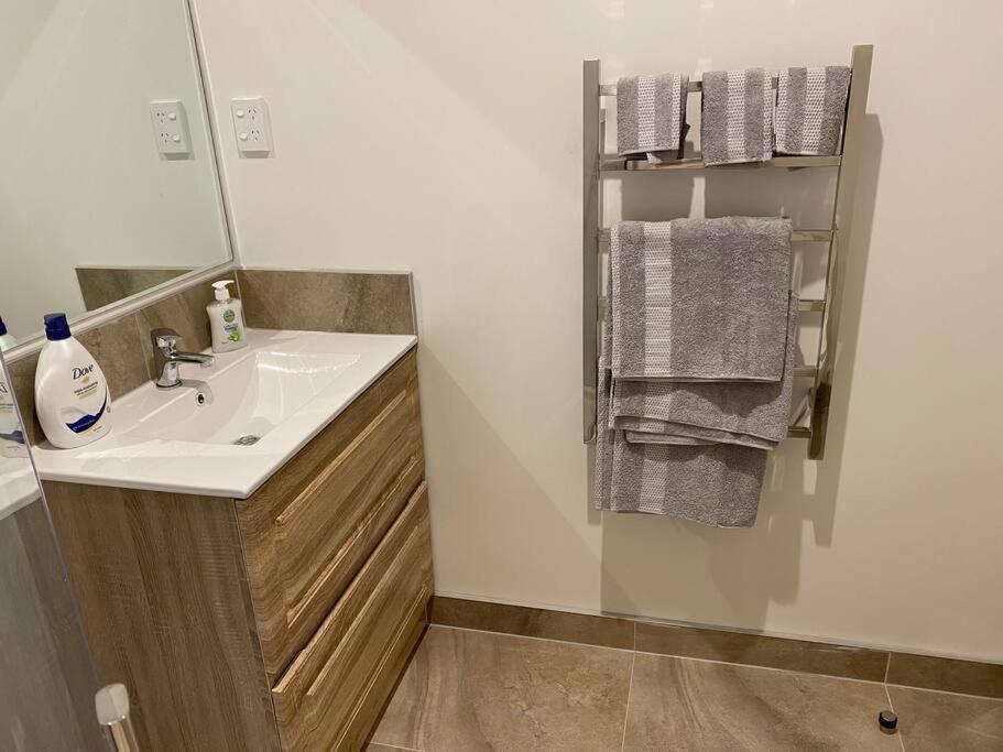 Otahuhu Town Centre Brand New Apartment 8B Auckland Exterior foto